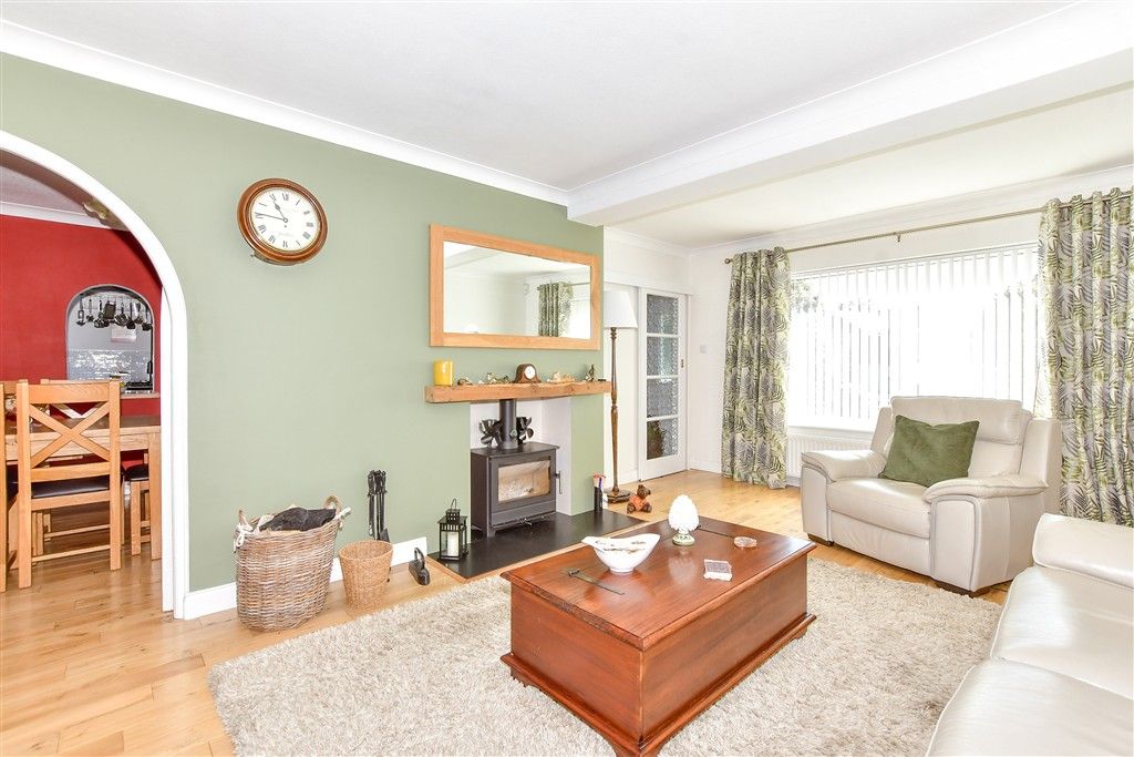 Property photo 3 of 14 Lounge