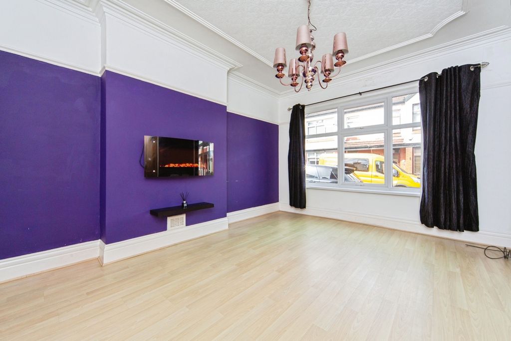 Property photo 2 of 19 Pbox-Img.Jpg