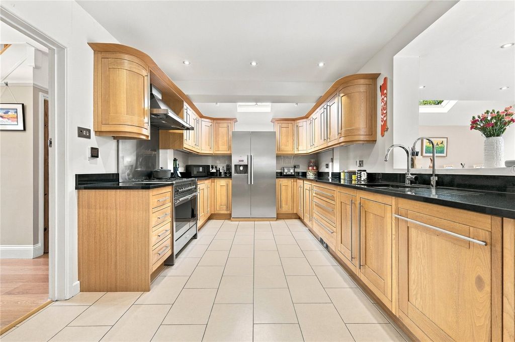 Property photo 2 of 23 Picture No. 12