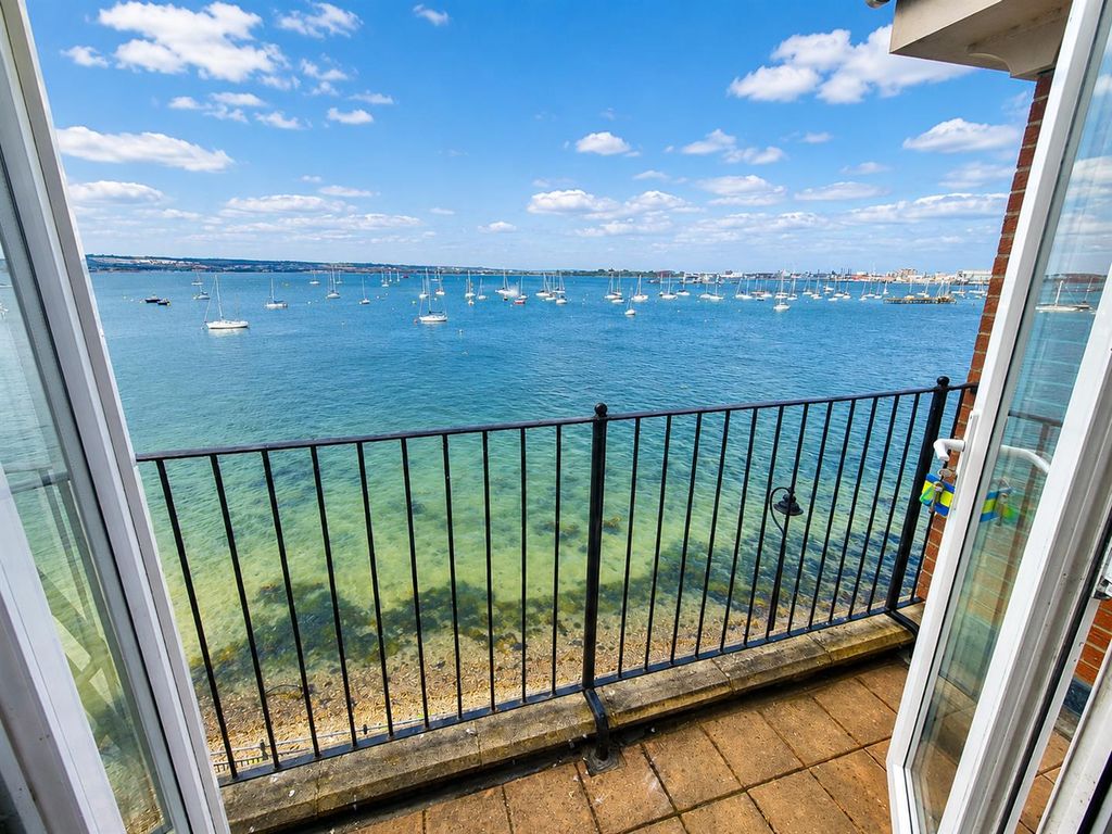 Property photo 1 of 11 Balcony