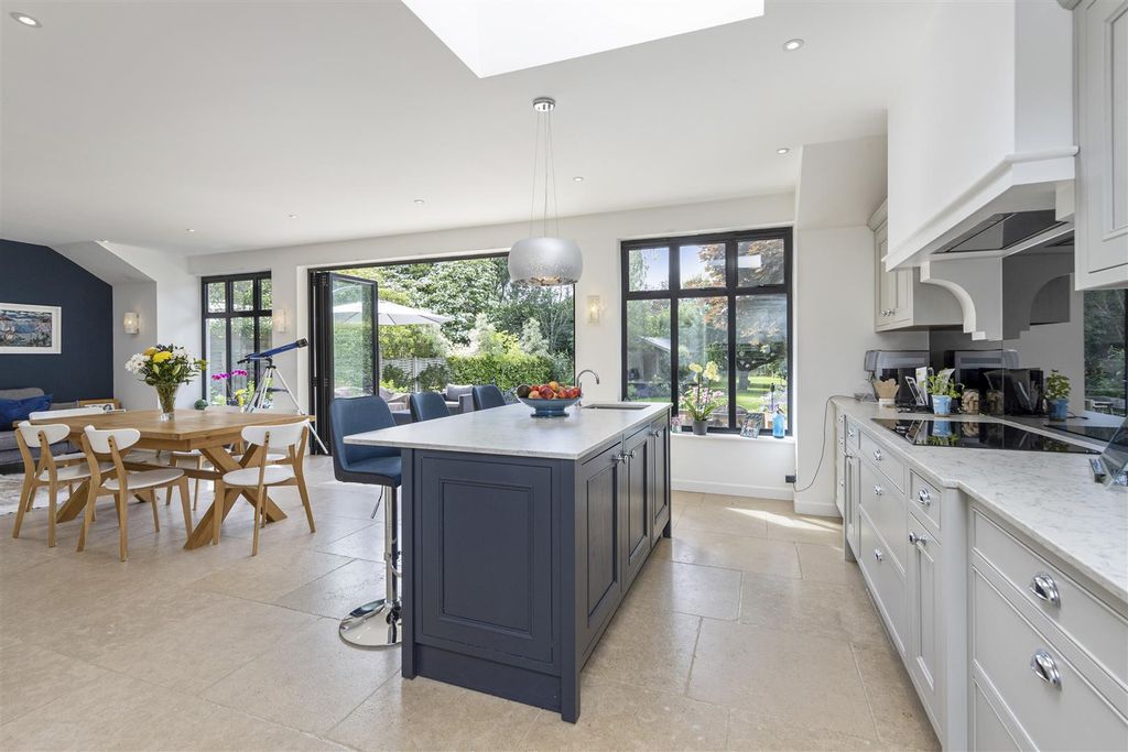 Property photo 2 of 17 Larksbere-Cottage-Mark-Way-Gu7-2Bg-24.Jpg
