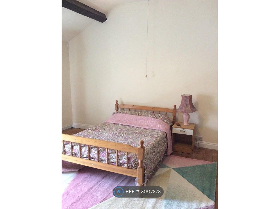 Property photo 3 of 7 King Size Bedroom