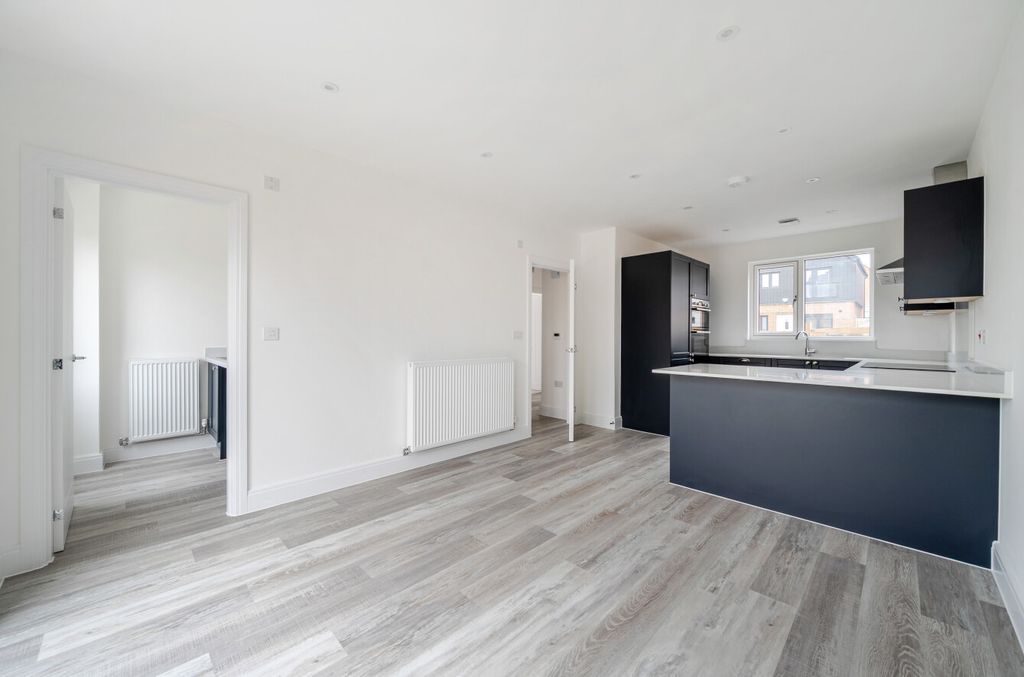 Property photo 2 of 19 1369887-8-68Ef8A3...