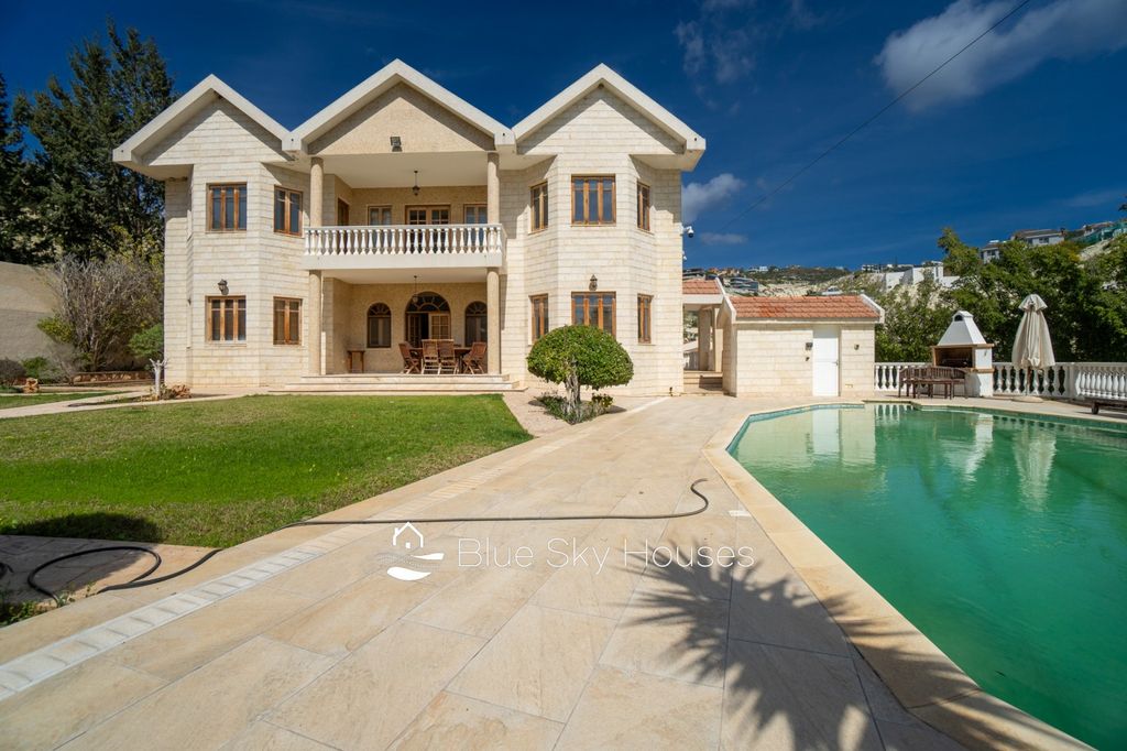 Property photo 1 of 32