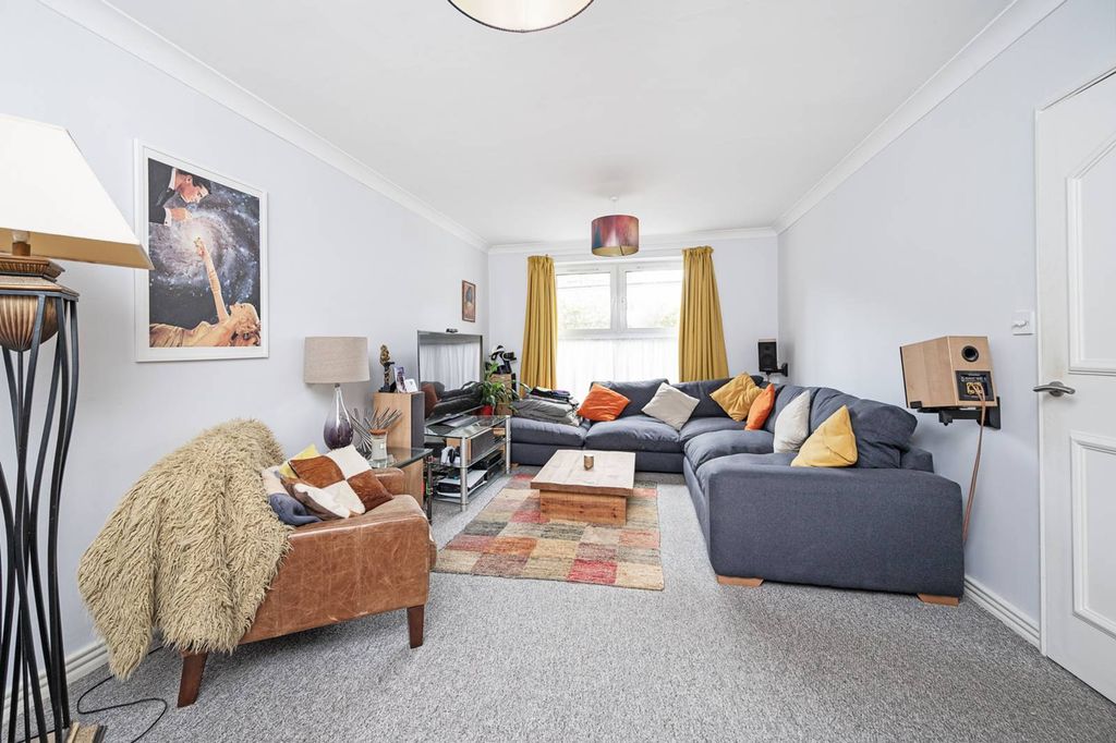 Property photo 2 of 9