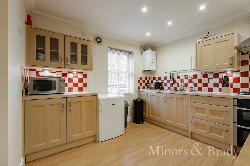 Property photo 2 of 21