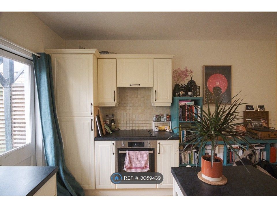 Property photo 3 of 13 Kitchen