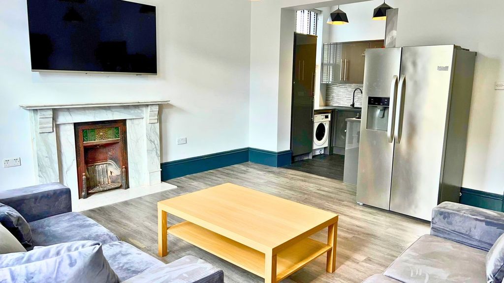 Property photo 1 of 14 48A Osborne Road Jesmond Open Plan Kitchen