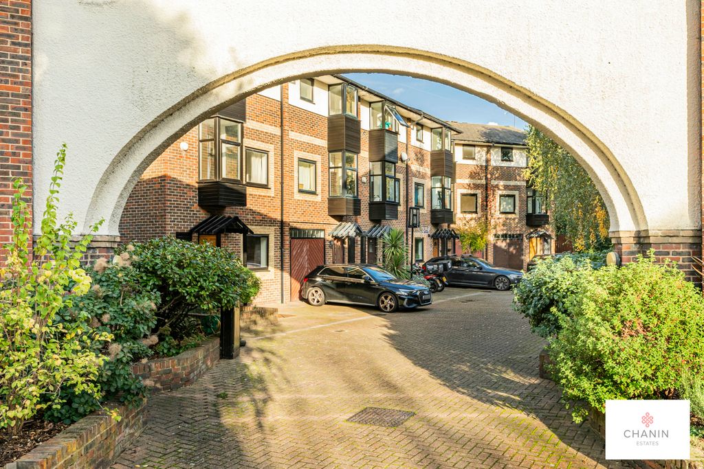 Property photo 1 of 25 Entrance