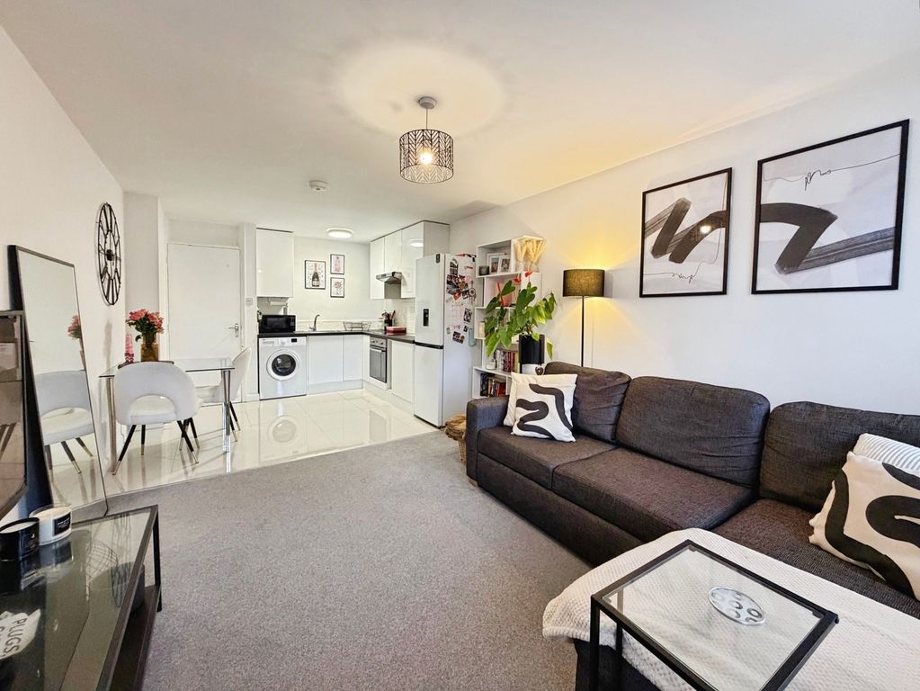 Property photo 3 of 9 Pbox-Img.Jpg
