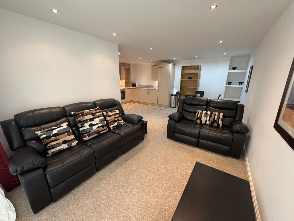 Property photo 1 of 11 7Ac4Fad3-3F63-4F67-8272-43Be97d06Bf3