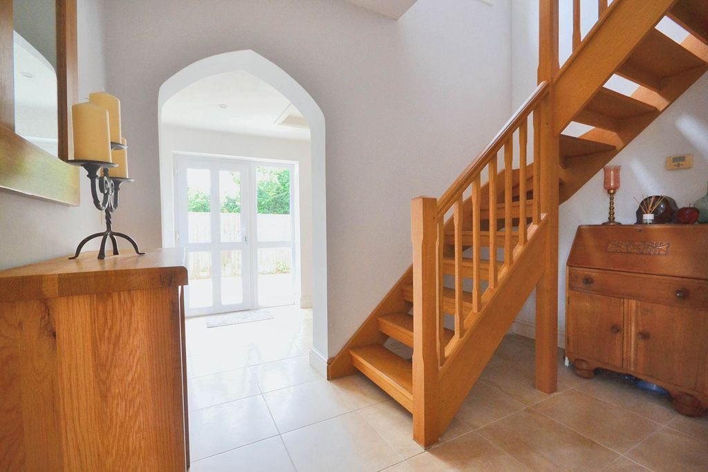 Property photo 3 of 29