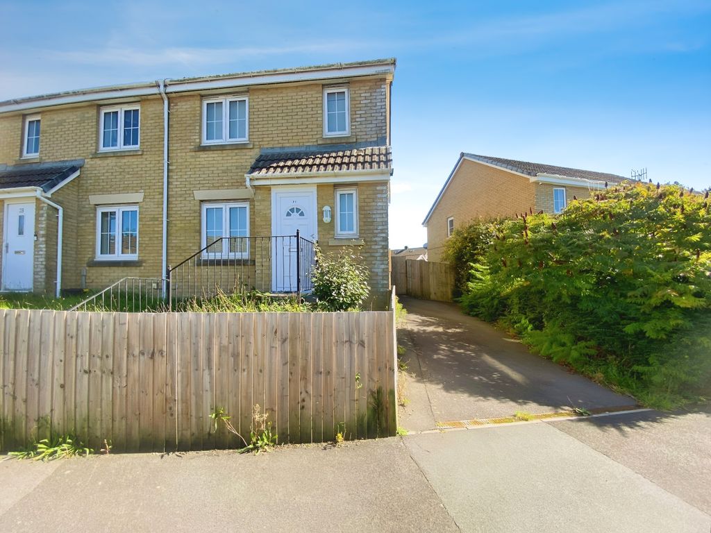 Property photo 1 of 11 Front