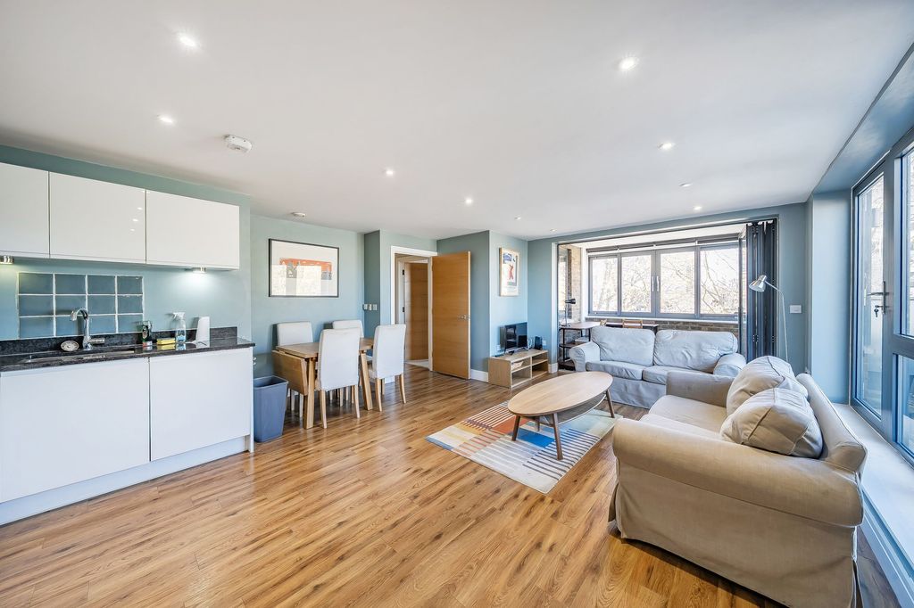 Property photo 2 of 23