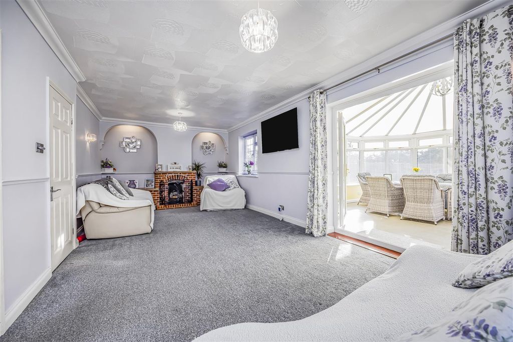 Property photo 3 of 25 6 Haresfoot Close, Funtington-Porticomarketing-Nex