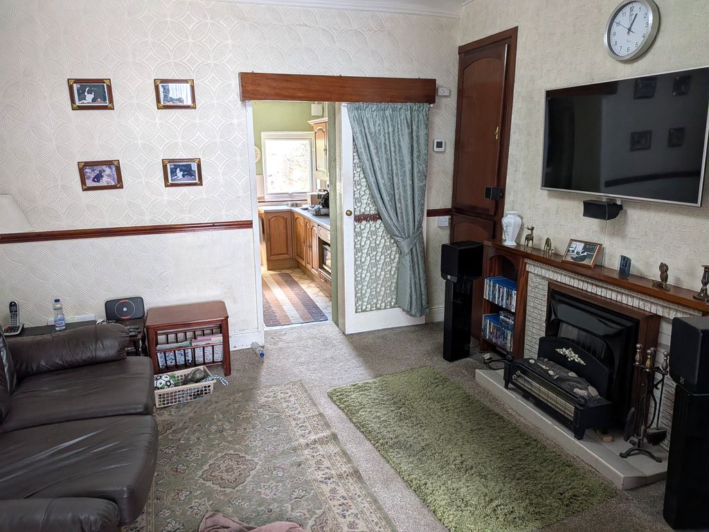 Property photo 2 of 11