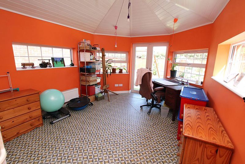 Property photo 3 of 16 Conservatory/Sun Room