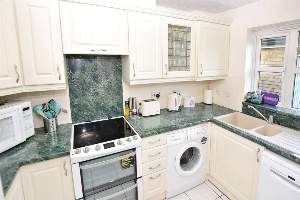 Property photo 2 of 14 Kitchen