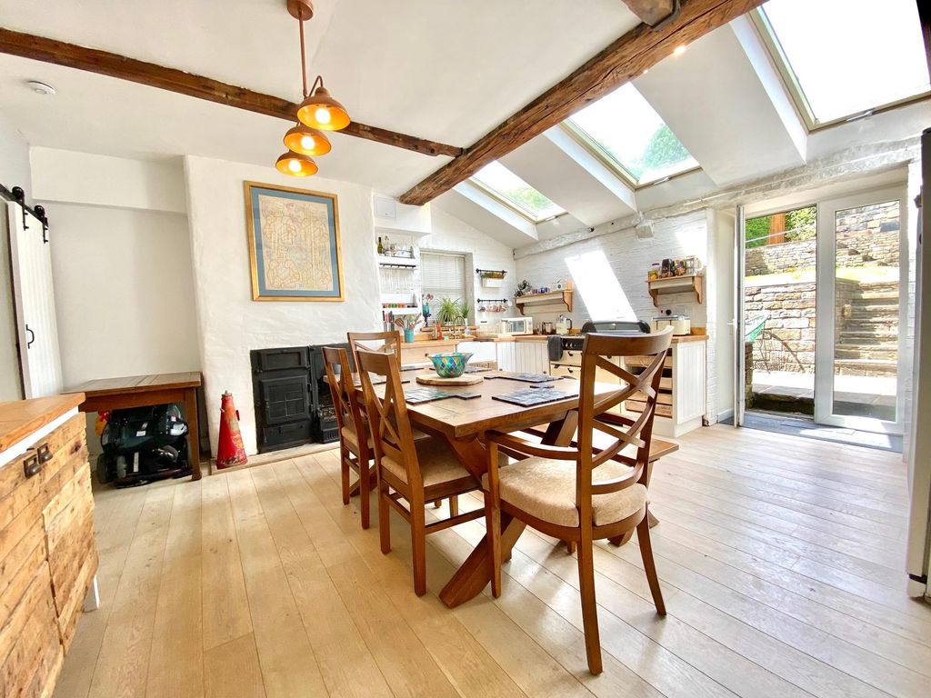 Property photo 2 of 17 Image