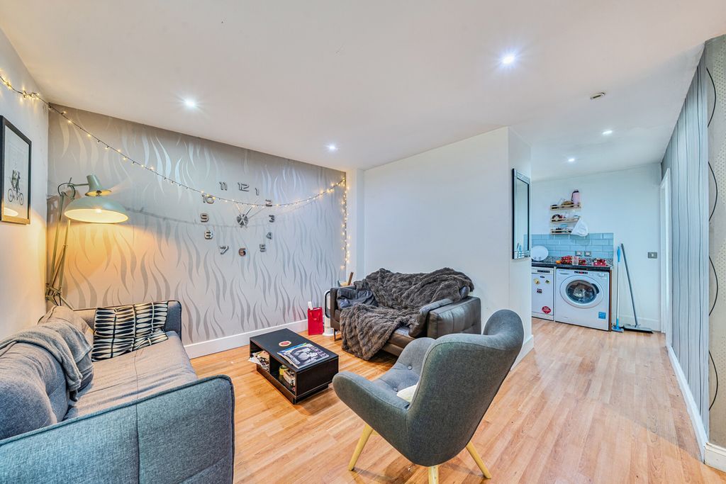 Property photo 2 of 18 Reception