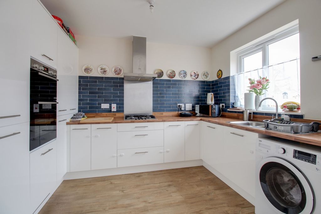 Property photo 3 of 12 Kitchen 2