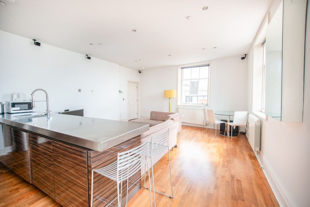 Property photo 2 of 14 Kitchen / Lounge