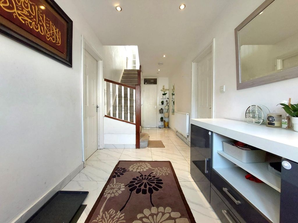 Property photo 3 of 35