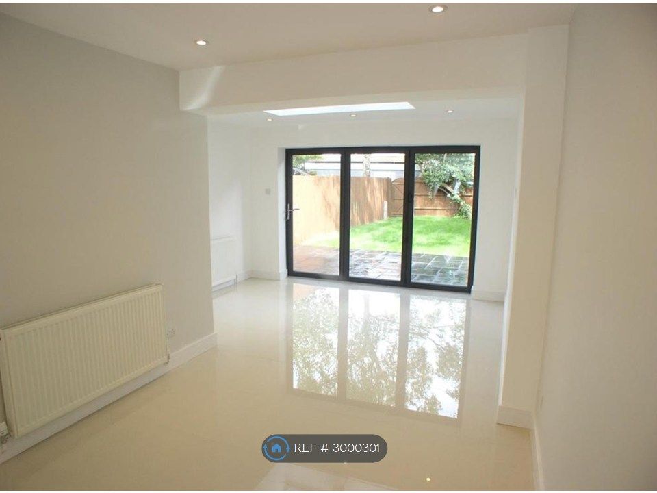 Property photo 2 of 9 Dining 1