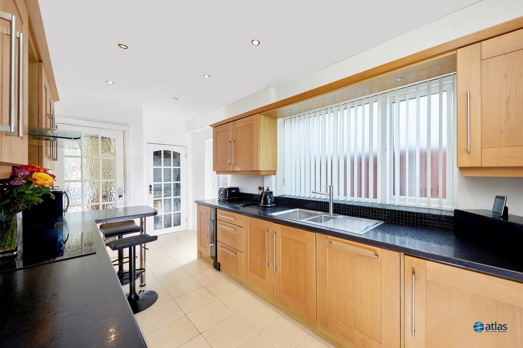 Property photo 2 of 17 Kitchen