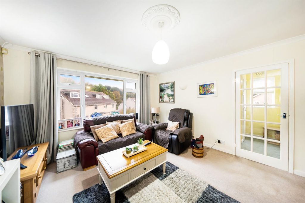 Property photo 3 of 11 Lounge Diner 2.Jpg