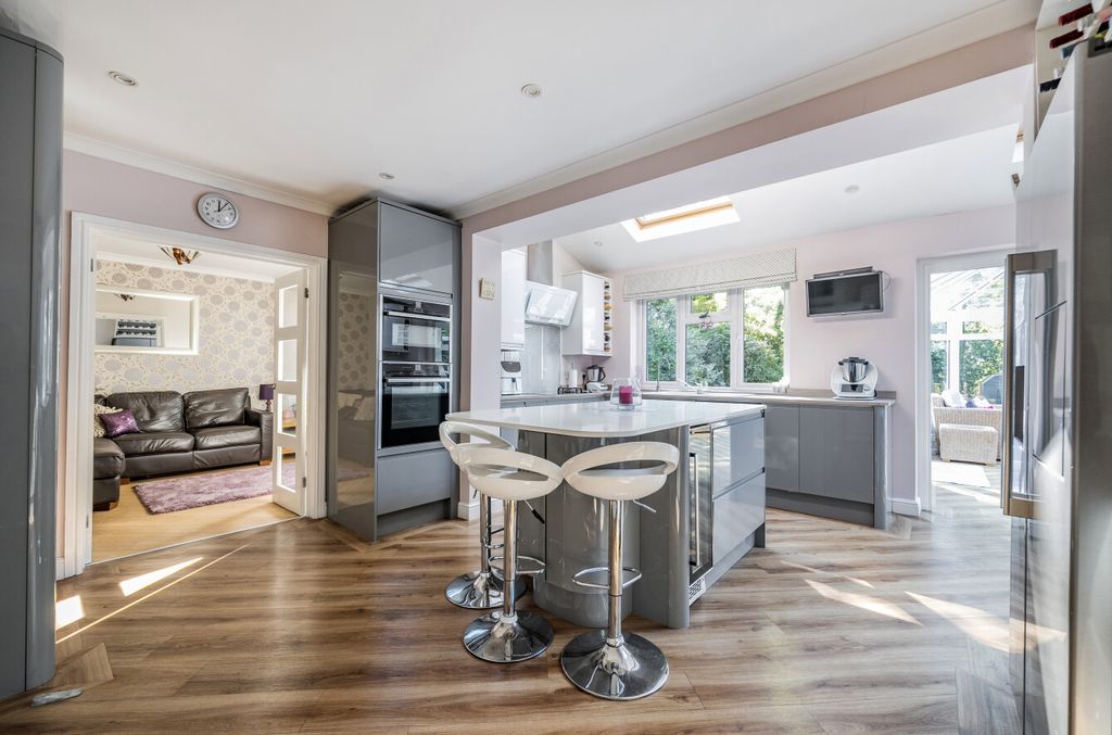 Property photo 3 of 20 1362106-15-68Dbd4...