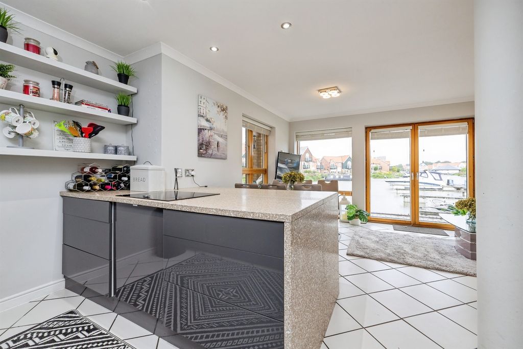 Additional image 4 of 2 bed flat for saleMarine Approach, Burton Waters, Lincoln LN1