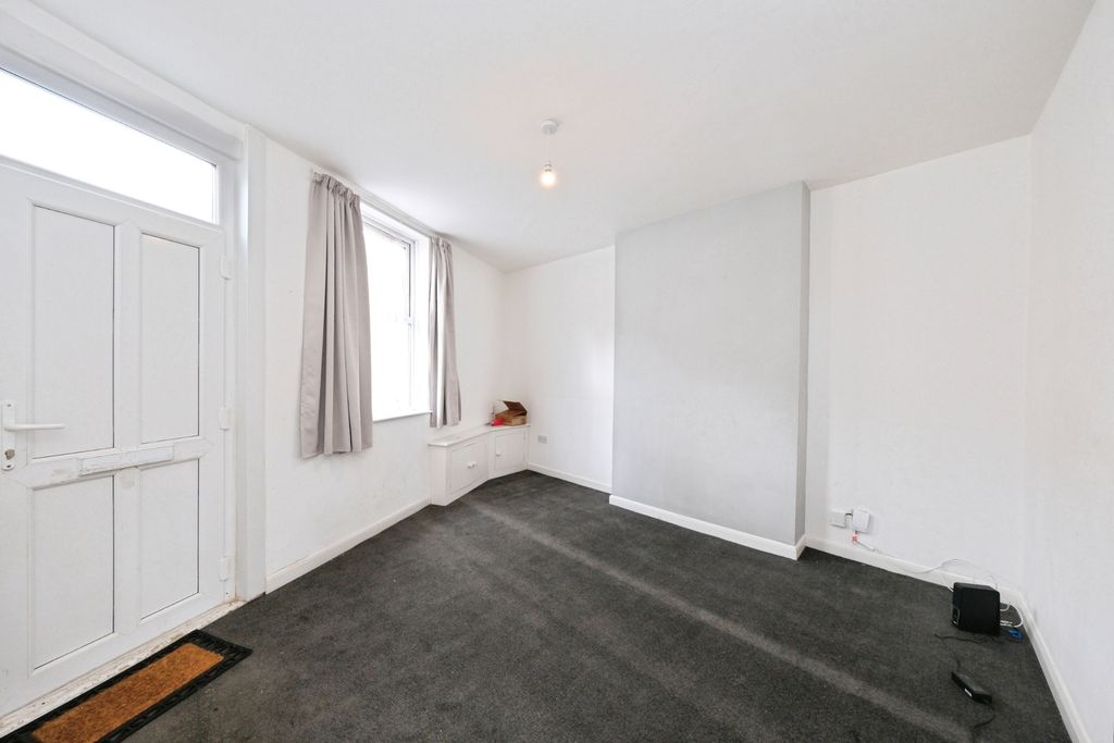 Property photo 2 of 11 Pbox-Img.Jpg
