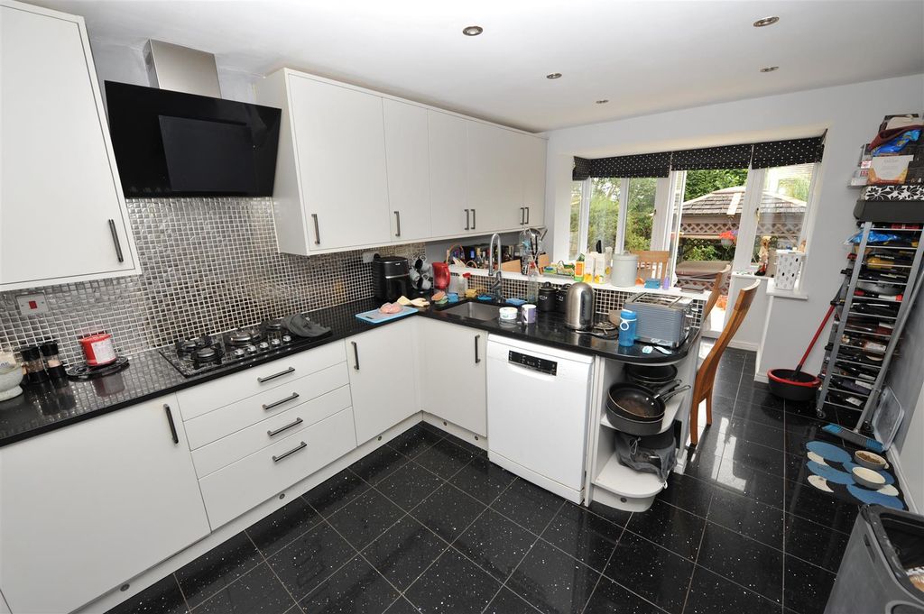 Property photo 3 of 23