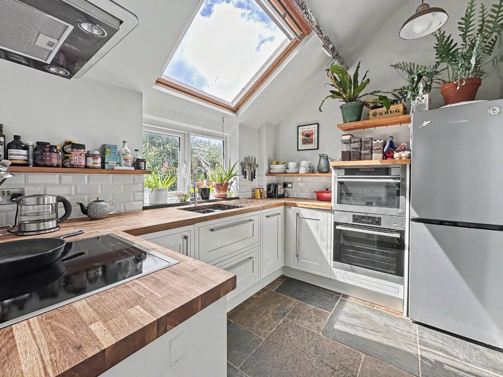 Property photo 2 of 16 5147683