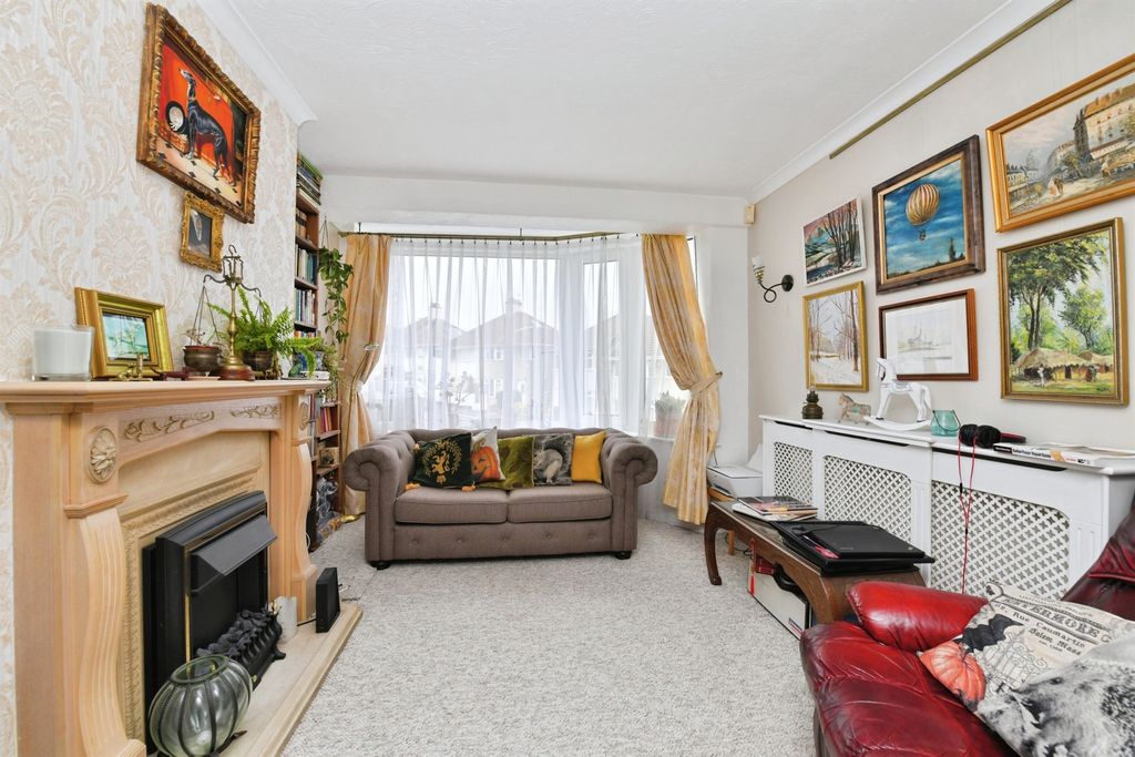 Property photo 2 of 17