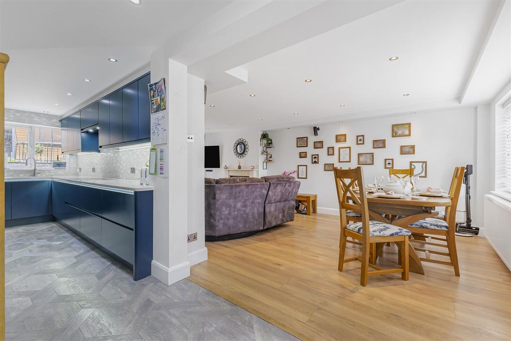 Property photo 3 of 28 Open Plan