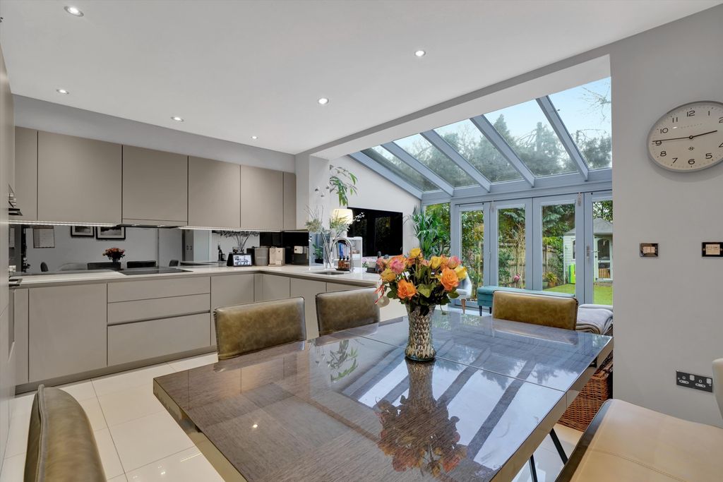 Property photo 2 of 16 Image