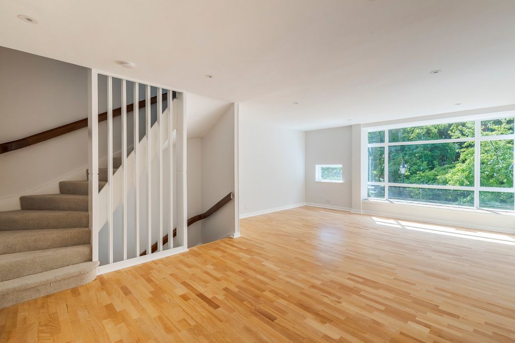 Property photo 1 of 50 Picture No. 02