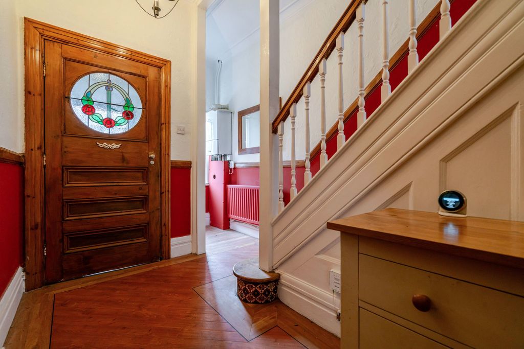 Property photo 2 of 25