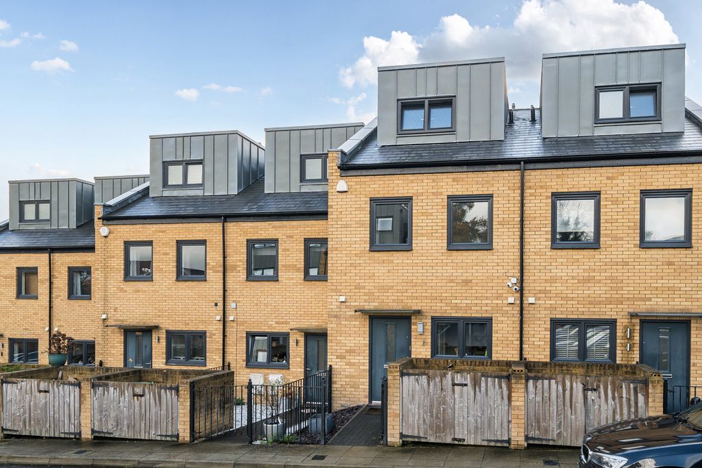 Property photo 1 of 14 1371343-1-690Dfb8...