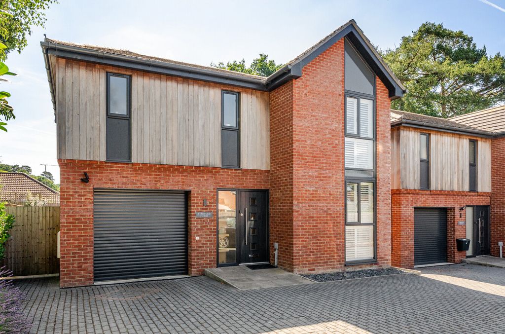Property photo 1 of 16 1325149-10-686Fa8...