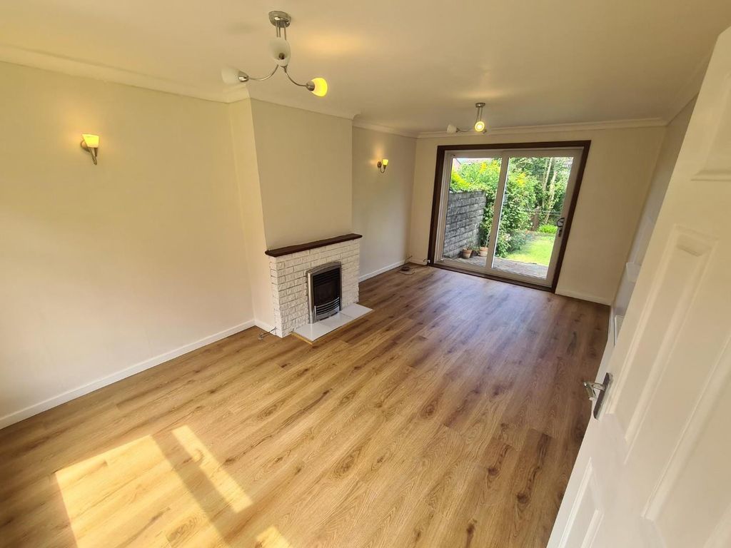 Property photo 3 of 8 Lounge