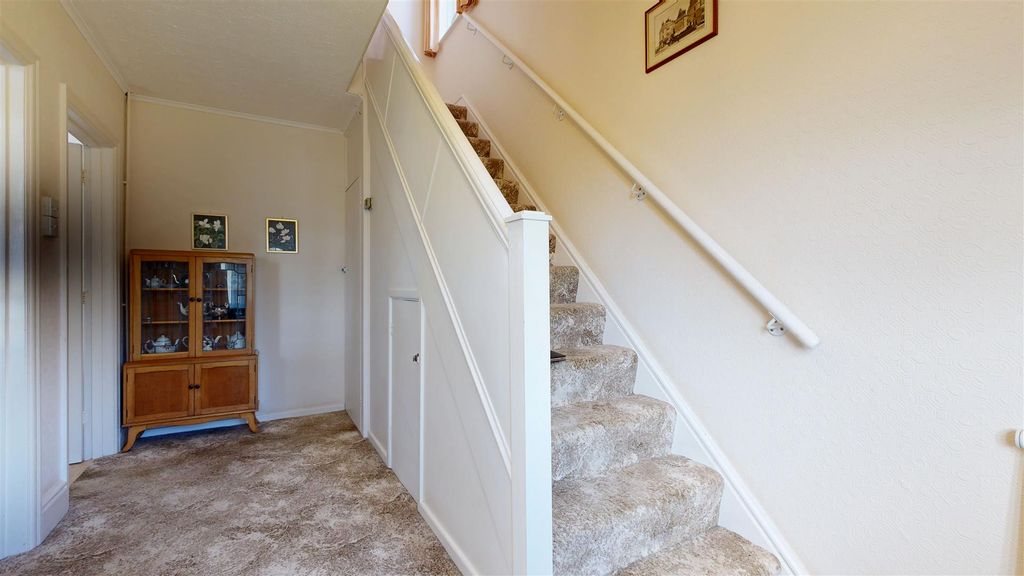 Property photo 3 of 14 Hallway.Jpg