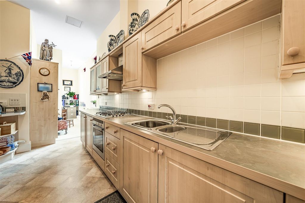 Property photo 3 of 22 Kitchen