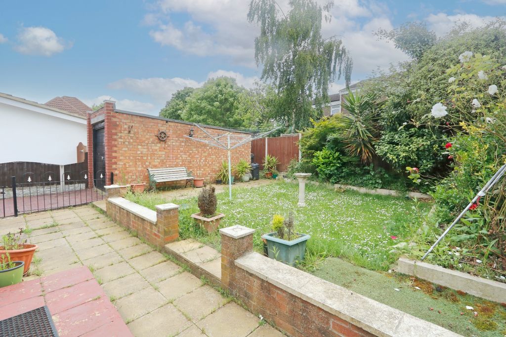 Property photo 2 of 16 3265615