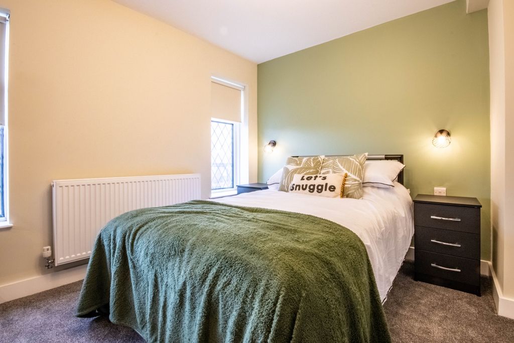 Property photo 1 of 5 E