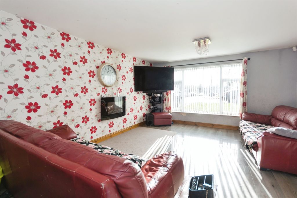 Property photo 2 of 26