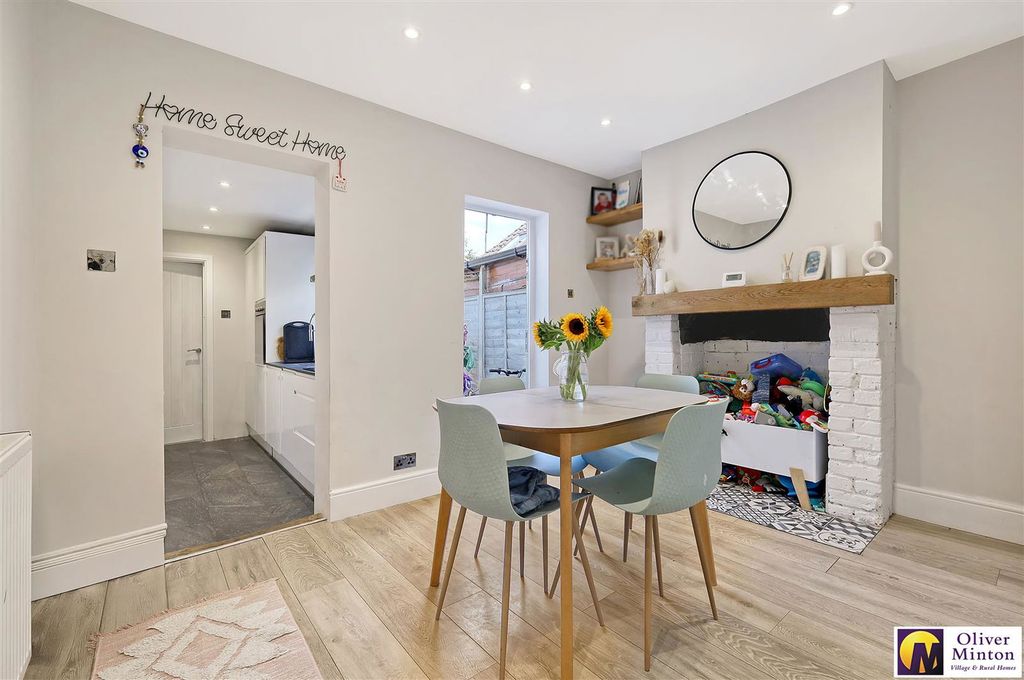 Property photo 2 of 25