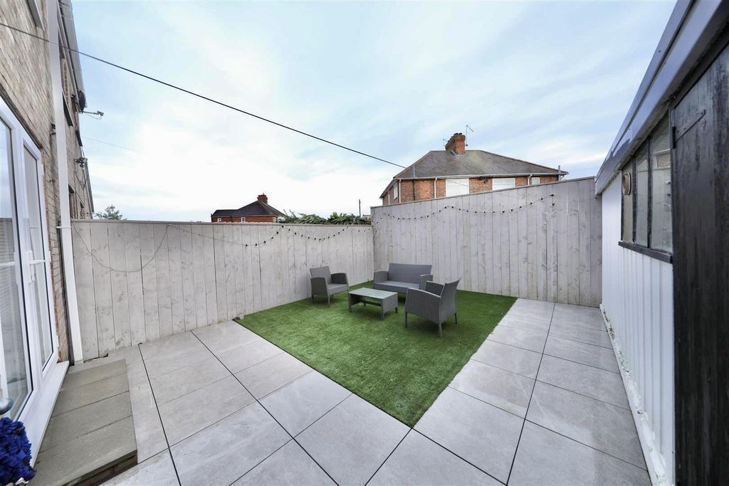 Property photo 3 of 21 Outside